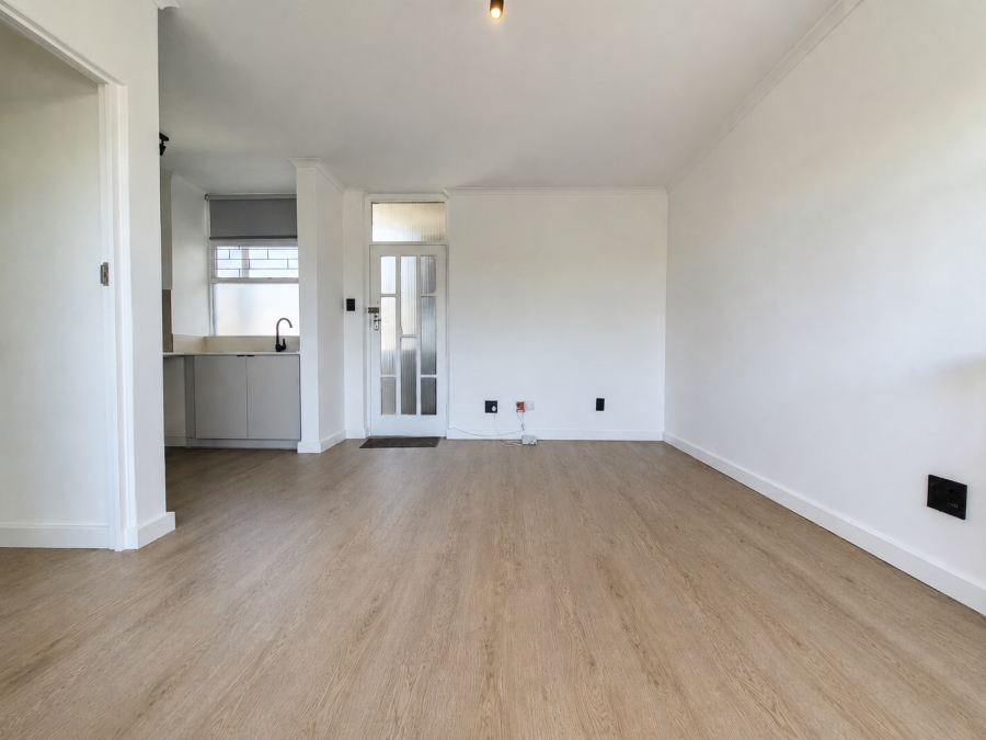 1 Bedroom Property for Sale in Wynberg Upper Western Cape